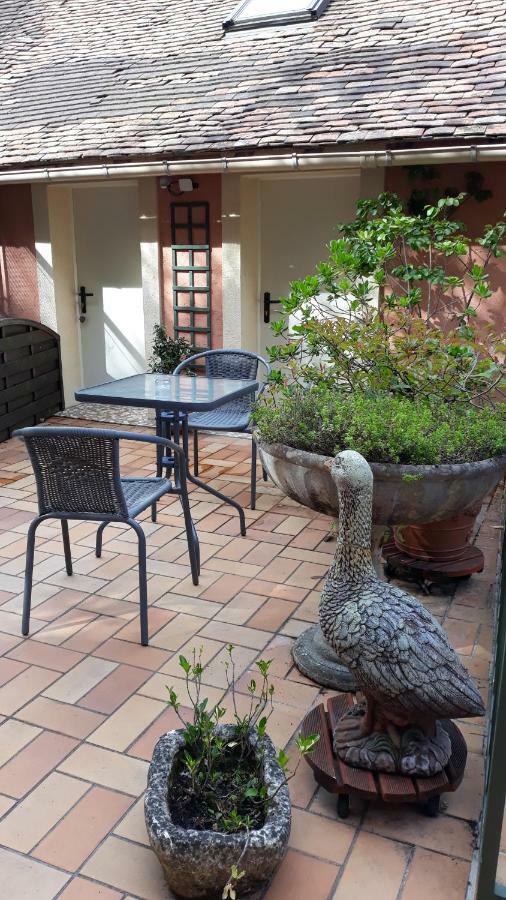 Hotel La Maison Rose: Lieu Atypique Nemours Exterior foto